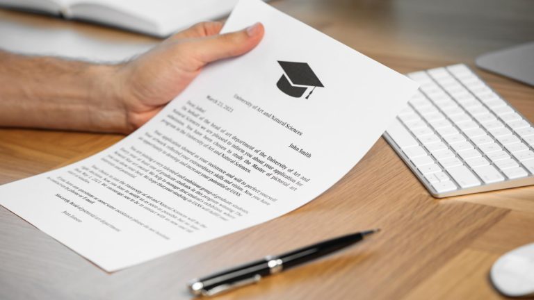 Comment présenter son projet professionnel avec impact pour intégrer une école de commerce ?