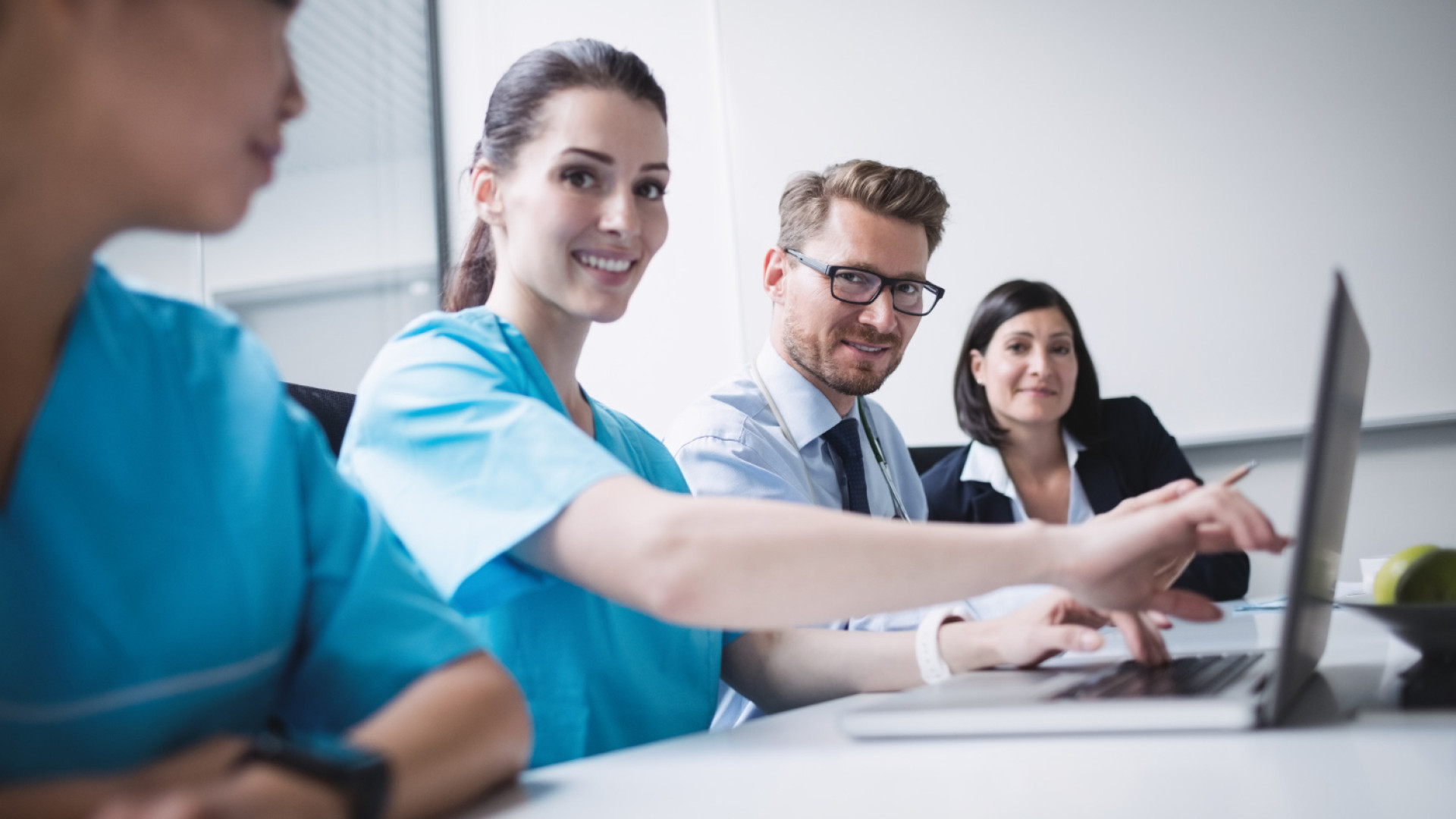 Formation santé : comment choisir le bon organisme selon vos besoins professionnels ?