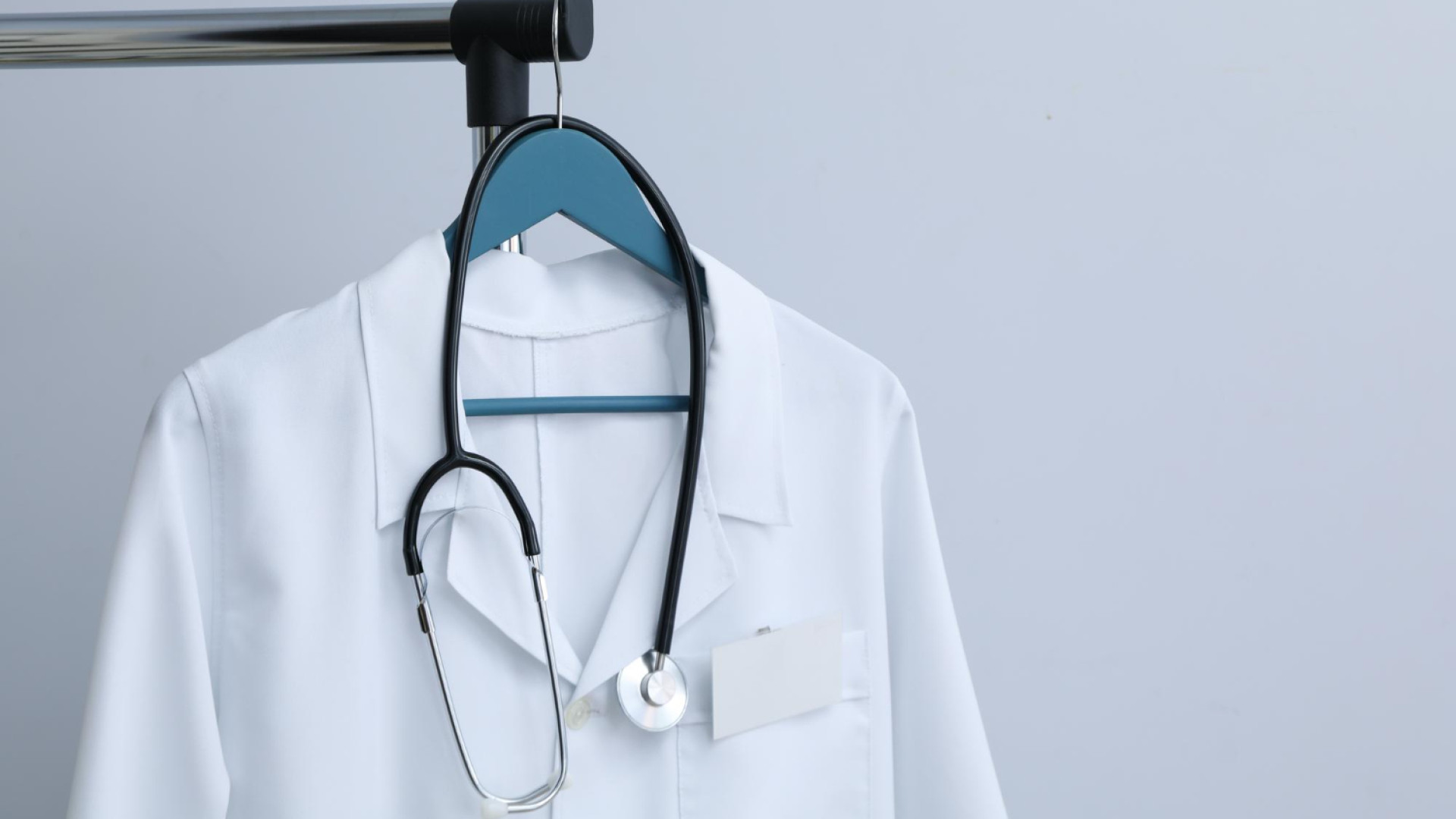 Pourquoi la blouse médicale est indispensable en milieu de soin ?